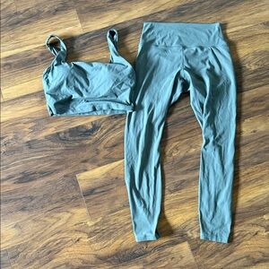 CRZ YOGA Gray/green Sports Bra and Leggings Set